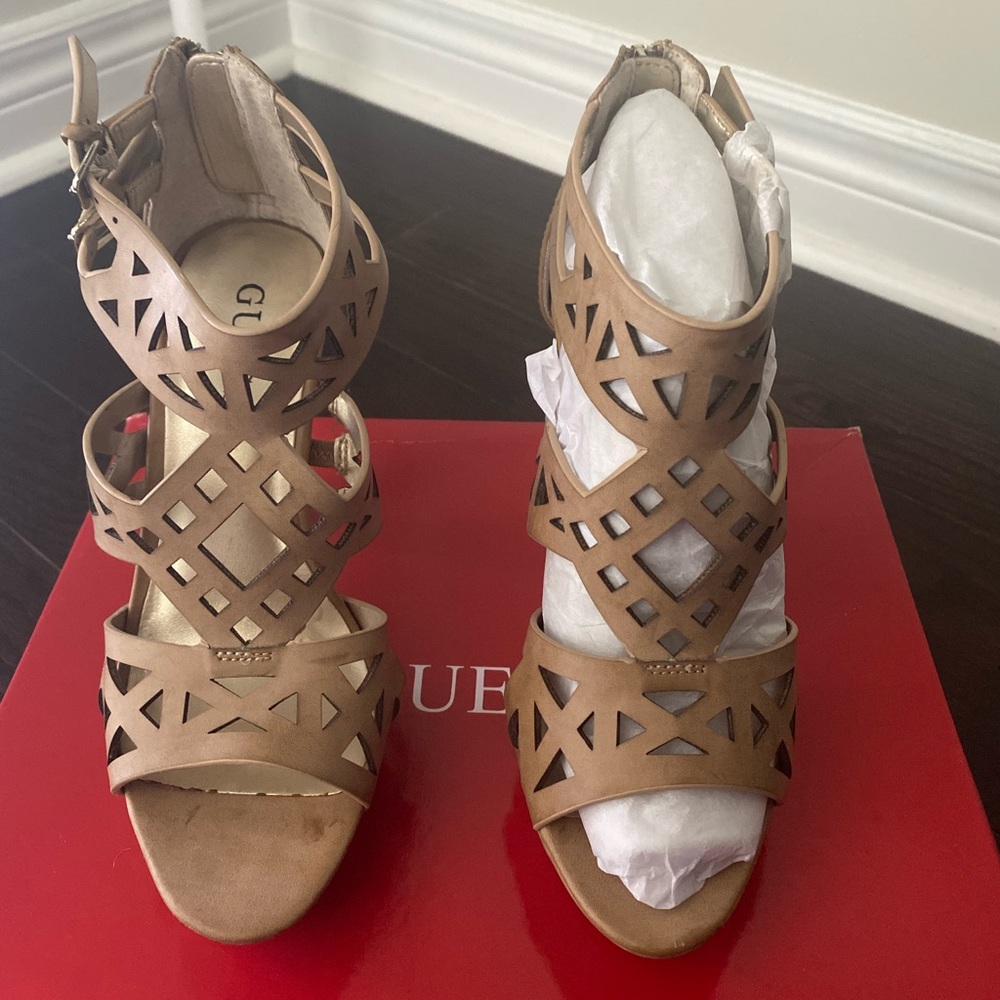 Brand nee Guess platforms